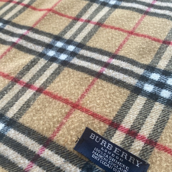 Authentic Vintage Burberry 100 % Cashmere Plaid Classic Nova Check Scarf - Picture 15 of 15